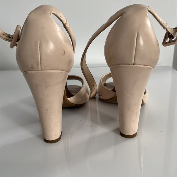 Le Chateau heels size 6 - Picture 3 of 5
